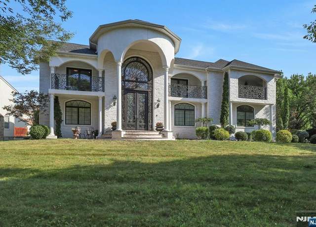 Property at 574 Mill Run, Paramus, NJ 07652, 4 beds, 3.5 baths