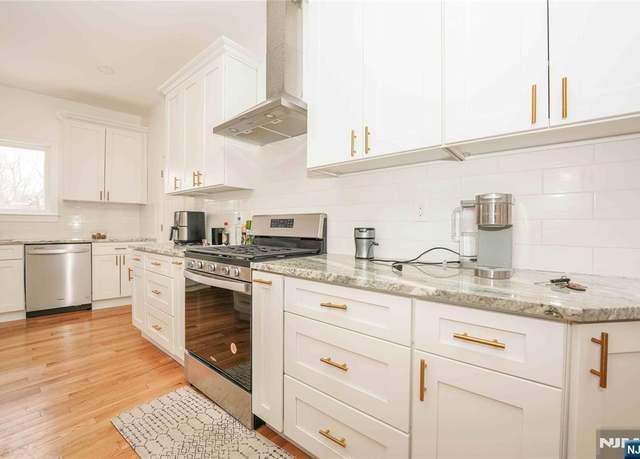 Property at 21 Woodland Rd, Bloomfield, NJ 07003, 4 beds, 3.5 baths