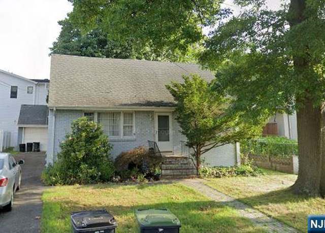 Property at 41 Maiden Ln, Bergenfield, NJ 07621, 6 beds, 2.5 baths