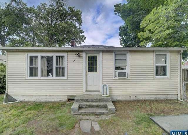 Property at 4 Atkins Ct, Clifton, NJ 07013, 2 beds, 1 bath