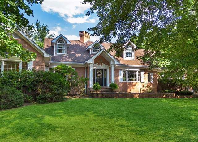Property at 664 Laurel Ln, Wyckoff, NJ 07481, 3 beds, 3.5 baths