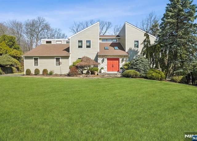 Property at 39 Cunningham Dr, West Orange, NJ 07052, 5 beds, 3.5 baths