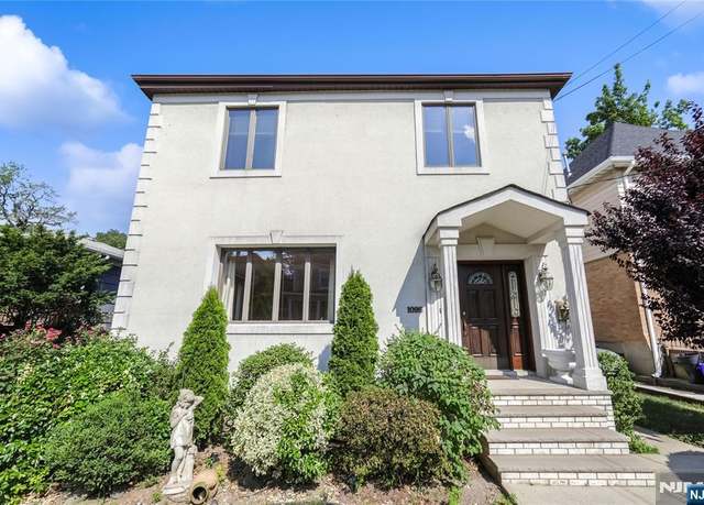 Property at 1098 Edgewood Ln, Fort Lee, NJ 07024, 5 beds, 3 baths