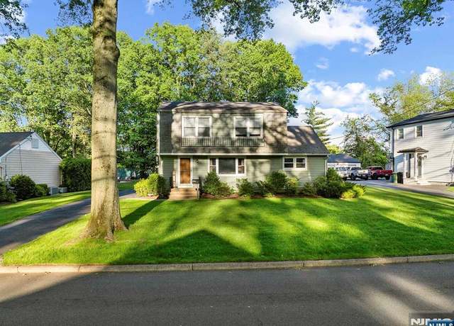 Property at 438 Gregory Rd, Paramus, NJ 07652, 3 beds, 3 baths