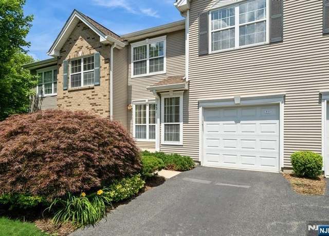 Property at 531 Cascade Ct, Mahwah, NJ 07430, 3 beds, 2.5 baths