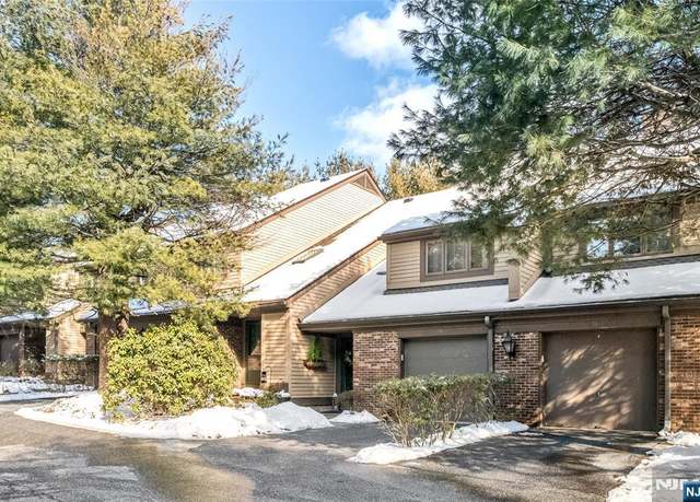 Property at 50 Longfellow Ln, Mahwah, NJ 07430, 2 beds, 2.5 baths