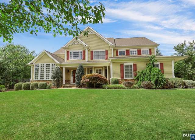 Property at 22 Meadow Lake Dr, Mahwah, NJ 07430, 5 beds, 4.5 baths