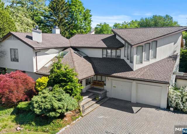 Property at 22 Laurence Ct, Closter, NJ 07624, 5 beds, 3.5 baths