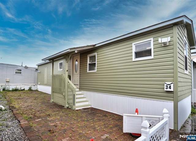 Property at 34 Helen Dr, Moonachie, NJ 07074, 2 beds, 1 bath