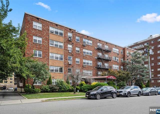 Property at 2200 Center Ave Unit D1, Fort Lee, NJ 07024, 2 beds, 1 bath