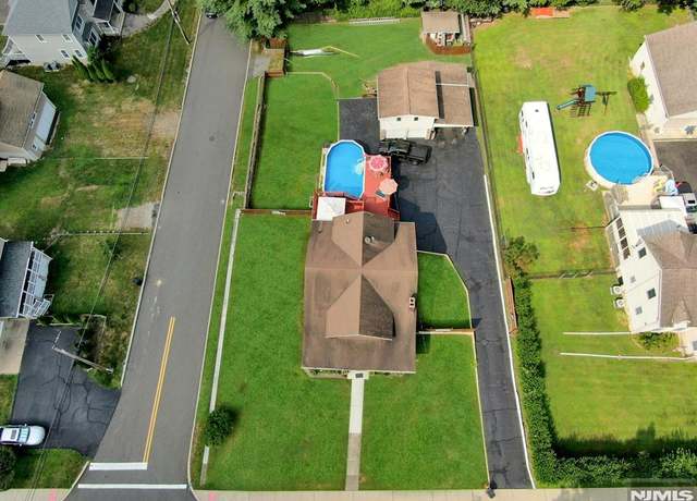 Property at 324 Franklin Tpke, Mahwah, NJ 07430, 3 beds, 3 baths