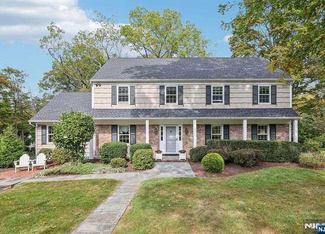 Property at 27 Lloyd Rd, Bernardsville, NJ 07924, 5 beds, 2.5 baths