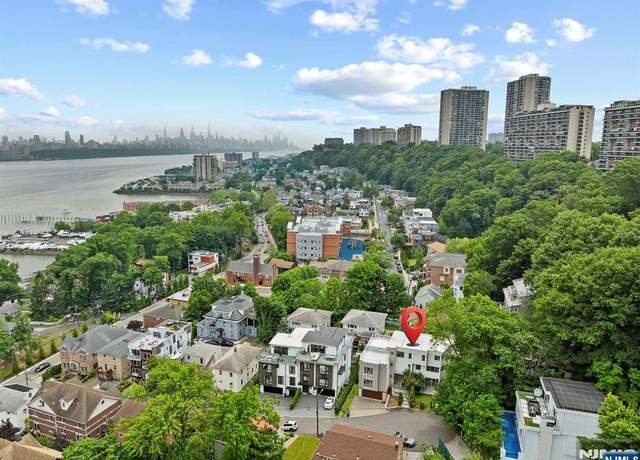 Property at 24 Casta Ln, Edgewater, NJ 07020, 5 beds, 4.5 baths