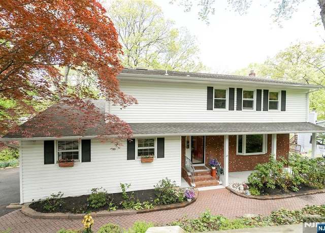 Property at 23 Horizon Dr, Roxbury Township, NJ 07876, 4 beds, 2.5 baths