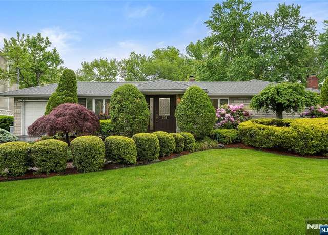 Property at 252 Oak Ave, River Edge, NJ 07661, 3 beds, 2 baths
