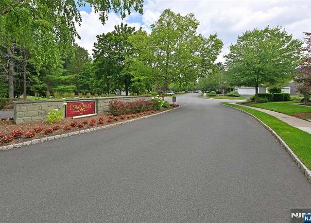 Property at 197 Brewster Rd, Wyckoff, NJ 07481, 3 beds, 2.5 baths