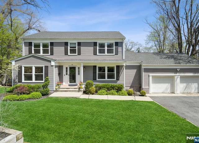 Property at 26 Fellswood Dr, Verona, NJ 07044, 4 beds, 3.5 baths