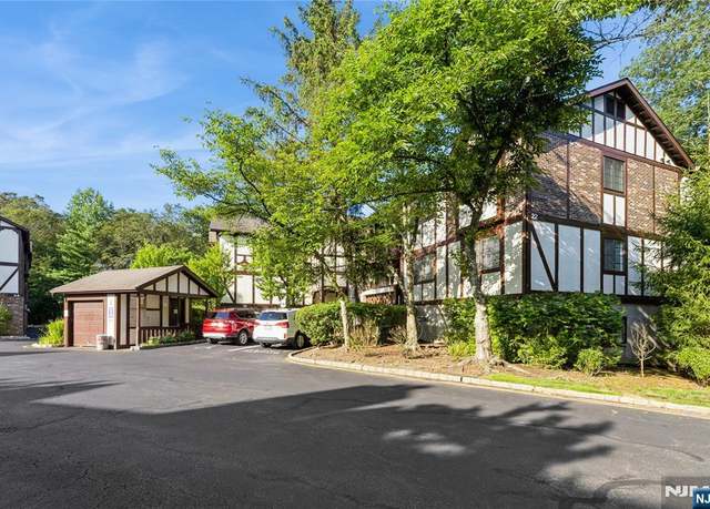 Property at 2205 Hemingway Ln #2205, Mahwah, NJ 07430, 2 beds, 2 baths
