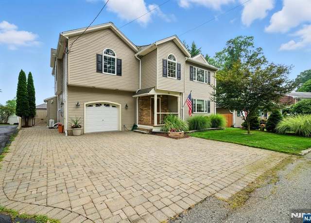 Property at 10 Hilltop Trl, Denville Township, NJ 07834, 3 beds, 2.5 baths