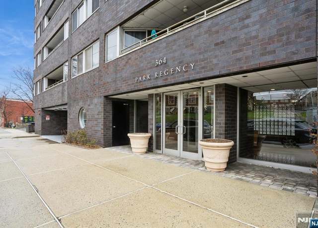 Property at 364 Palisade Ave Unit 4C, Cliffside Park, NJ 07010, 2 beds, 2 baths