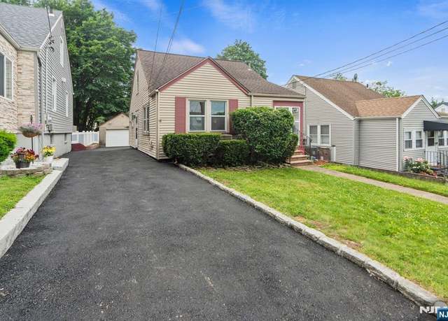 Property at 82 Elston St, Bloomfield, NJ 07003, 3 beds, 1.5 baths