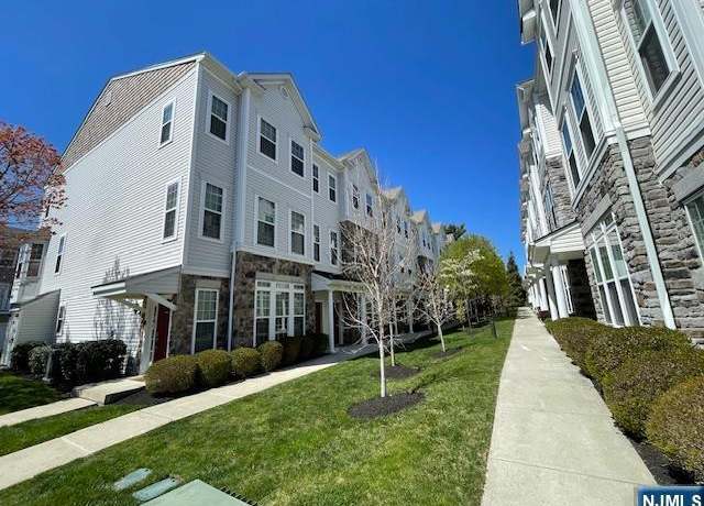 Property at 24 Dahlia Ln #24, Garfield, NJ 07026, 2 beds, 2.5 baths