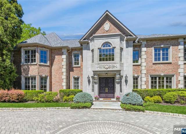 Property at 128 Huyler Landing Rd, Cresskill, NJ 07626, 8 beds, 7 baths
