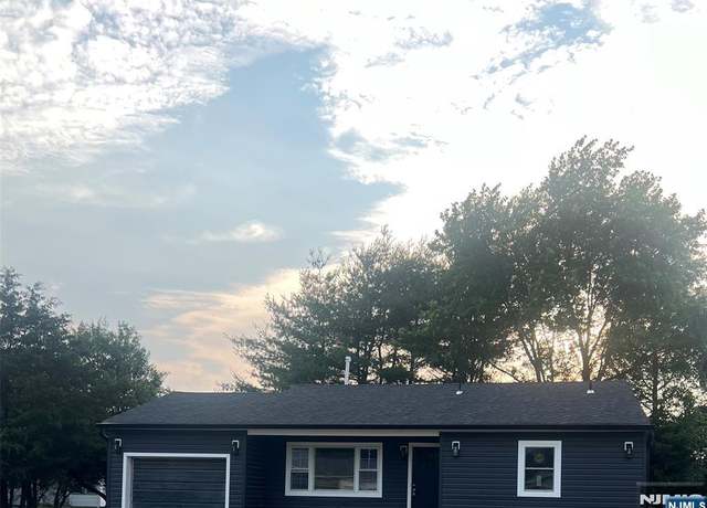 Property at 18 Bolingbroke Dr, Other Areas, NJ 08757, 2 beds, 1.5 baths