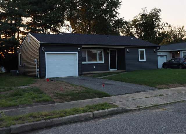 Property at 18 Bolingbroke Dr, Other Areas, NJ 08757, 2 beds, 1.5 baths
