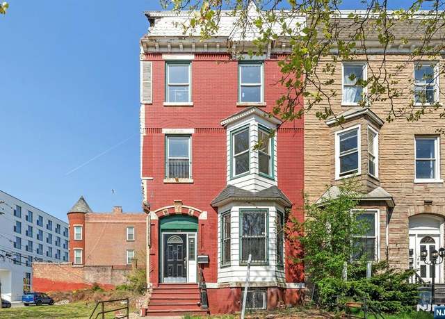 Property at 589 Martin Luther Kng Jr Blvd, Newark, NJ 07102, 6 beds, 2 baths