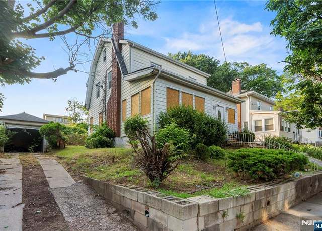 Property at 89 Pine Grove Ter, Newark, NJ 07106, 3 beds, 1.5 baths
