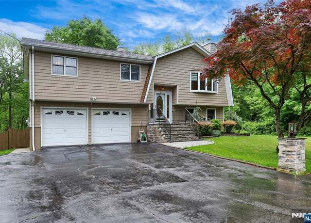 Property at 27 Ellen Ln, Wayne, NJ 07470, 3 beds, 2 baths