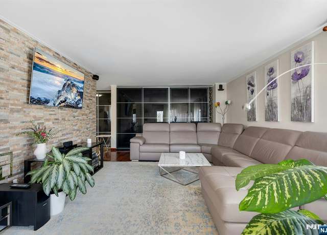 Property at 2150 Center Ave Unit 4E, Fort Lee, NJ 07024, 2 beds, 2.5 baths