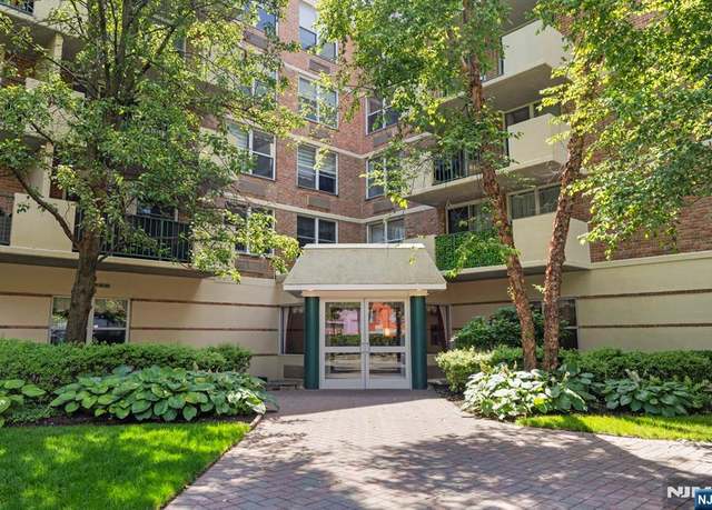 Property at 200 Grand Cove Way Unit 2M, Edgewater, NJ 07020, 2 beds, 2 baths