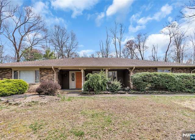 Property at 68 Urban Club Rd, Wayne, NJ 07470, 3 beds, 3.5 baths