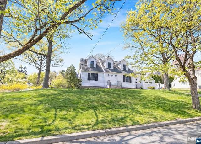Property at 125 Greenway Rd, Glen Rock, NJ 07452, 4 beds, 2 baths