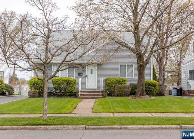 Property at 28 Bromley Pl, Bloomfield, NJ 07003, 2 beds, 1.5 baths