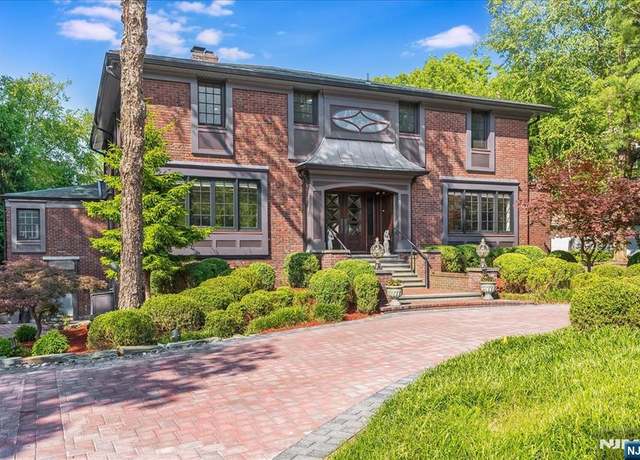 Property at 241 Lyncrest Rd, Englewood Cliffs, NJ 07632, 5 beds, 4.5 baths