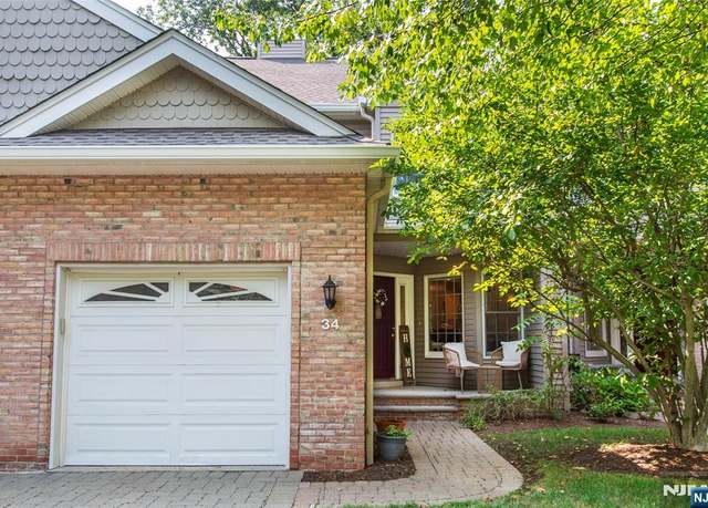 Property at 34 Trotters Ln, Allendale, NJ 07401, 2 beds, 2.5 baths