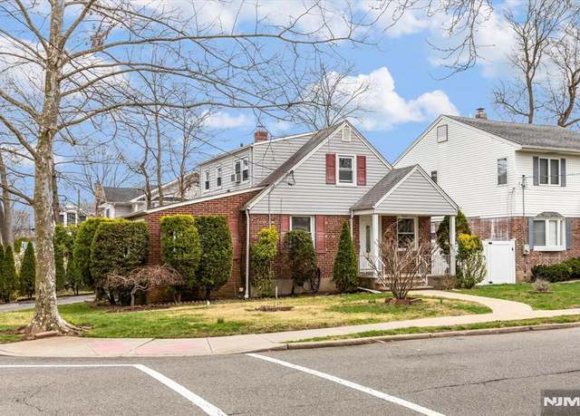 Property at 115 Sussex Rd, Bergenfield, NJ 07621, 4 beds, 2.5 baths