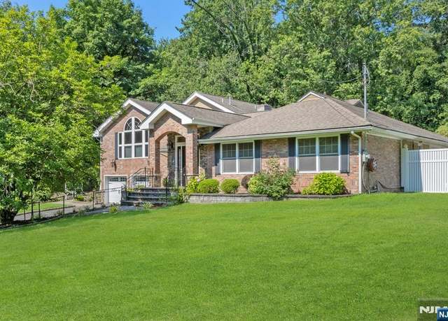 Property at 15 Oak Trail Rd, Hillsdale, NJ 07642, 5 beds, 5 baths