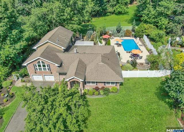 Property at 15 Oak Trail Rd, Hillsdale, NJ 07642, 5 beds, 5 baths