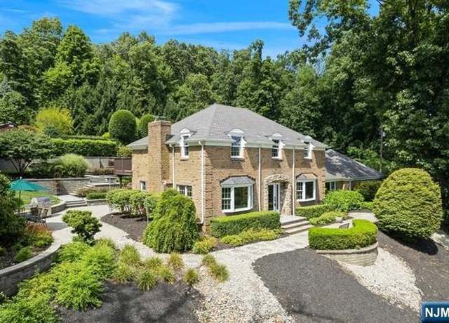 Property at 22 Tanners Brook Rd, Chester Township, NJ 07930, 3 beds, 3 baths