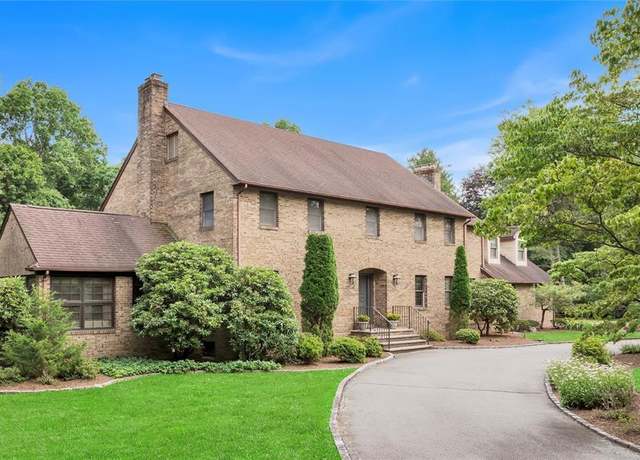 Property at 939 Briarwoods Rd, Franklin Lakes, NJ 07417, 5 beds, 3.5 baths