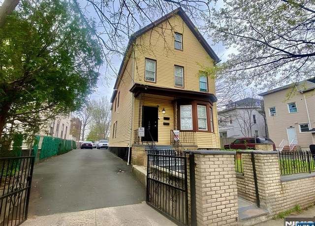 Property at 1089 Anna St, Elizabeth, NJ 07201, 6 beds, 4 baths