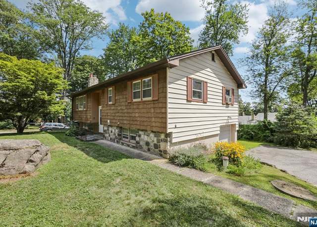 Property at 150 Highland Lakes Rd, Vernon, NJ 07422, 3 beds, 2 baths