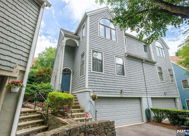 Property at 43 Tanager Ct, Wayne, NJ 07470, 3 beds, 2.5 baths