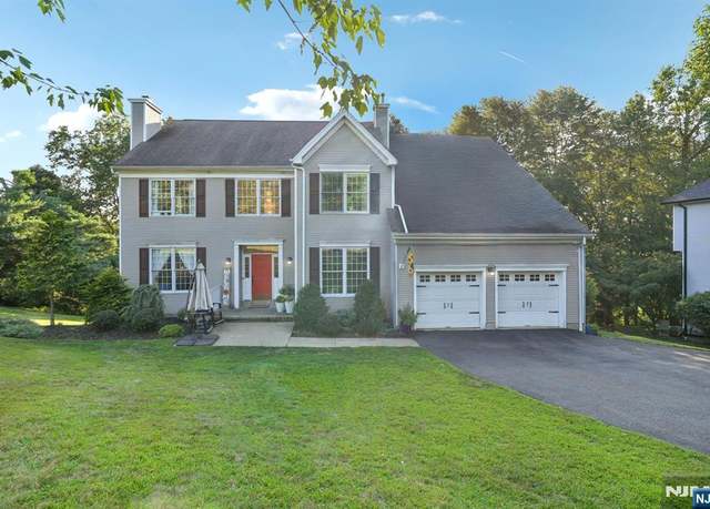 Property at 14 Almadera Dr, Wayne, NJ 07470, 4 beds, 3.5 baths
