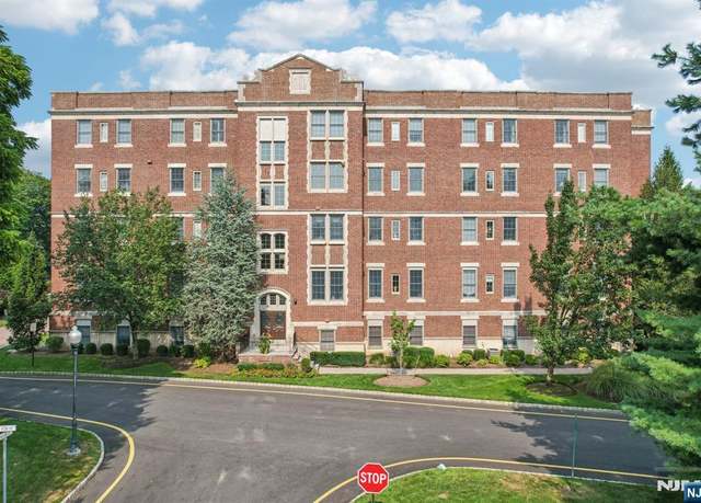 Property at 5104 Rio Vista Dr, Mahwah, NJ 07430, 1 bed, 1.5 baths