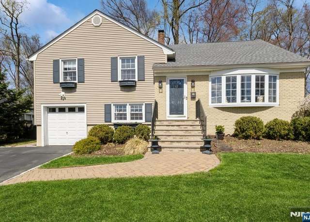 Property at 13 Rossmore Ter, Livingston, NJ 07039, 4 beds, 2.5 baths